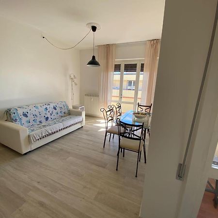Casa Susy Apartment Viareggio Bagian luar foto